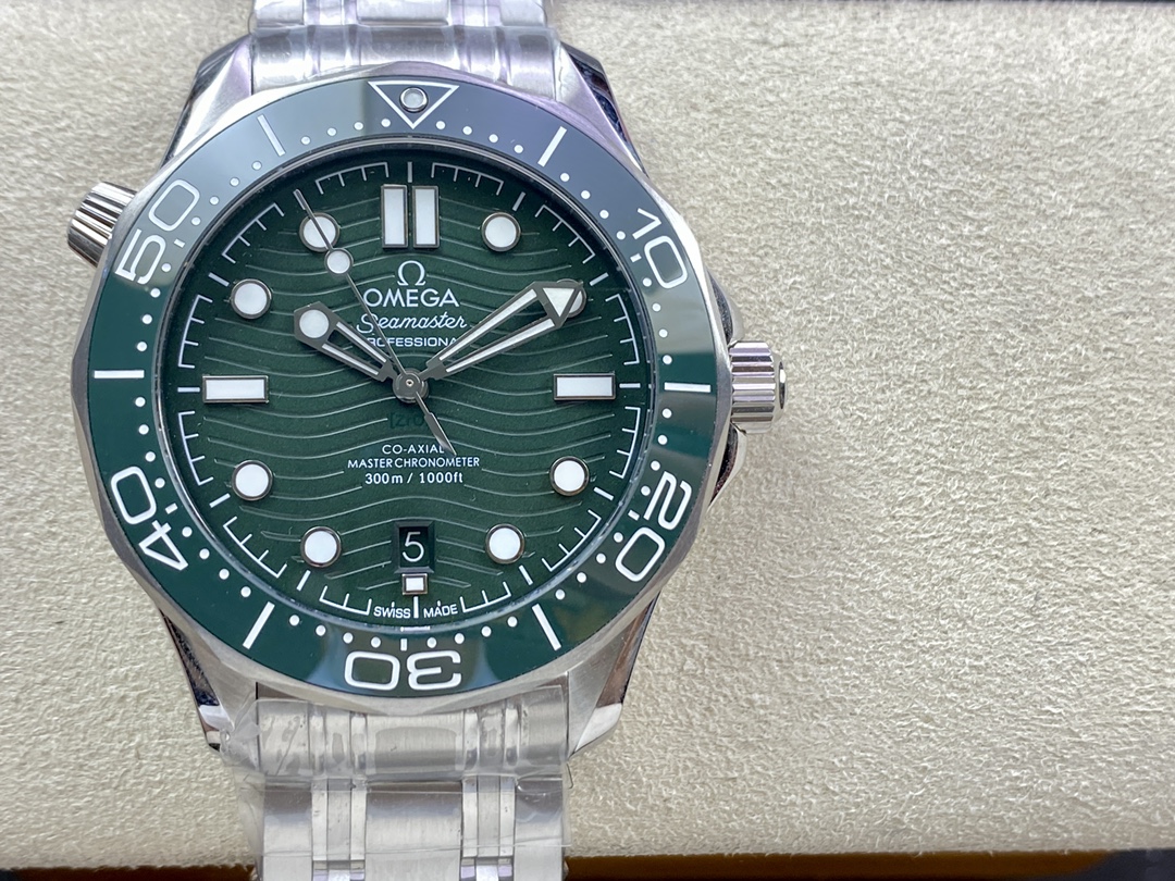 Super Clone Watch: OMEGA Seamaster Diver 300M 42mm Green Dial 