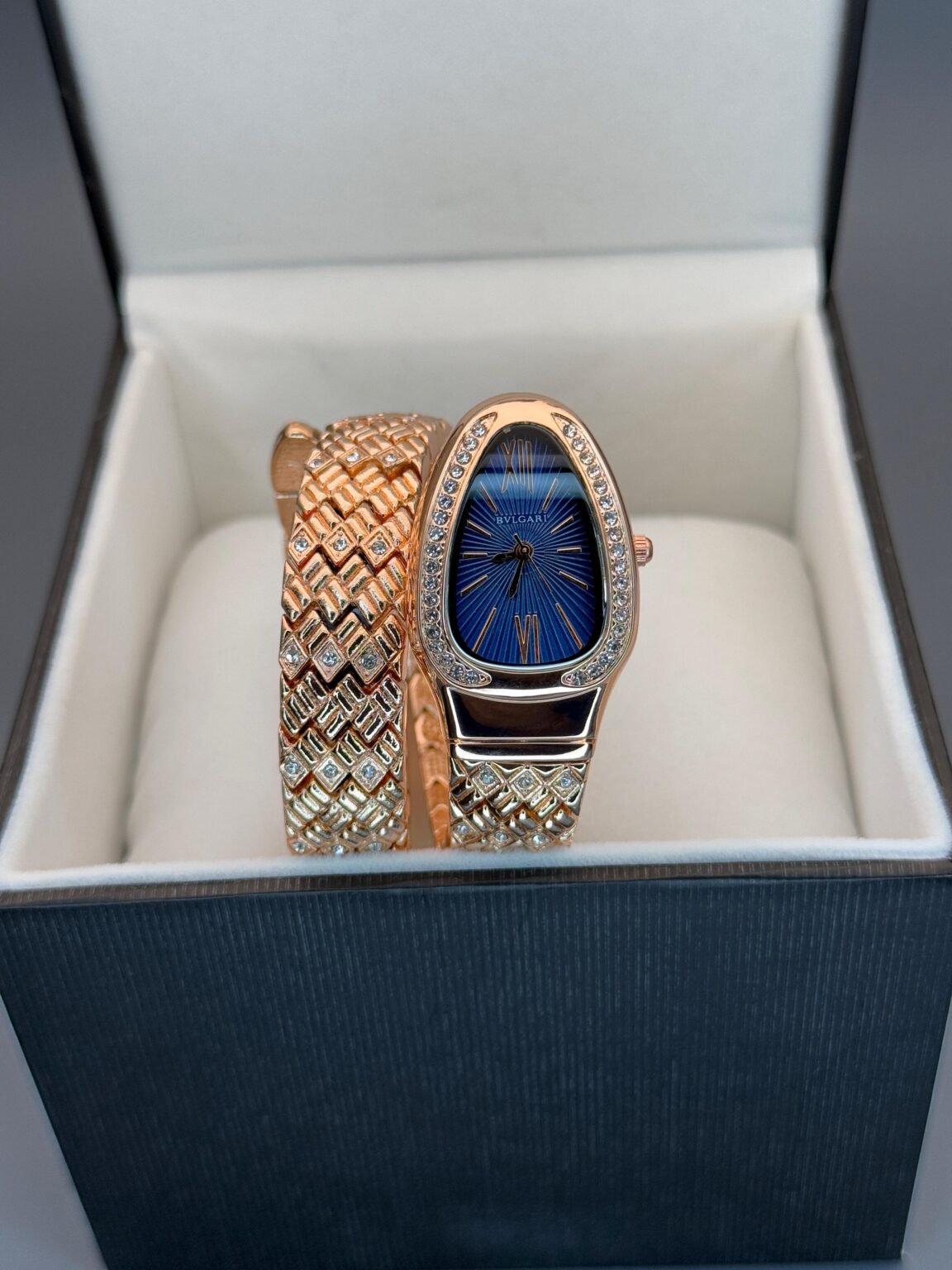 Bvlgari Snake Oval Blue Dial 36mm - gallery