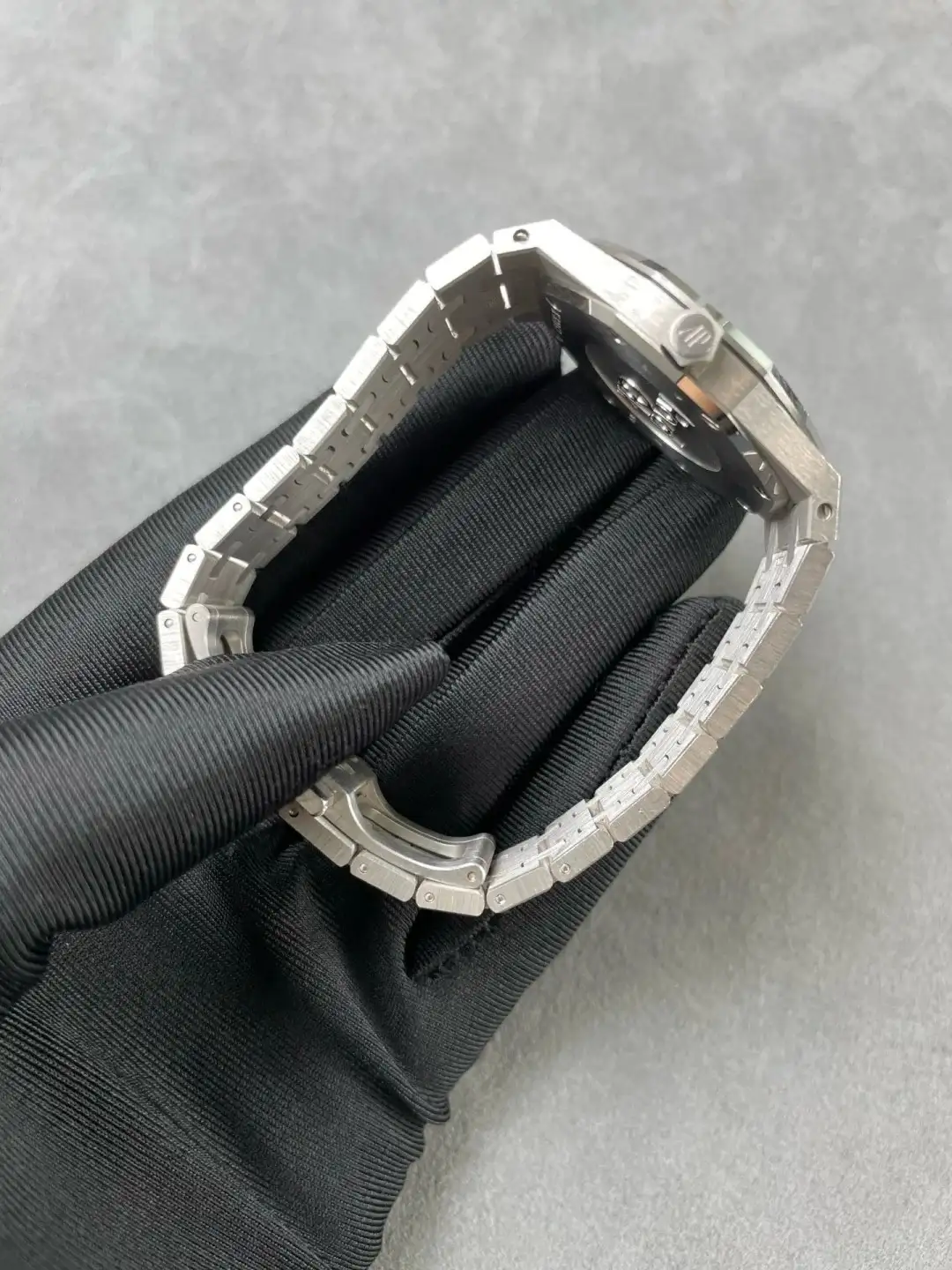Audemars Piguet Royal Oak Frosted Gold Quartz Black 67653BC.GG.1263BC.02 - gallery