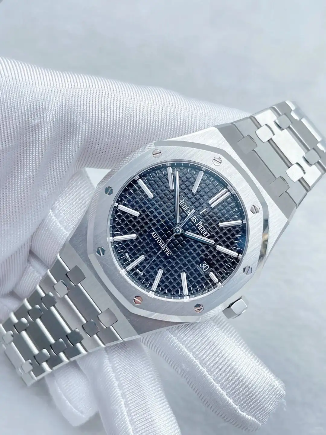 Audemars Piguet Royal Oak Selfwinding Blue 15400ST.OO.1220ST.03 - gallery