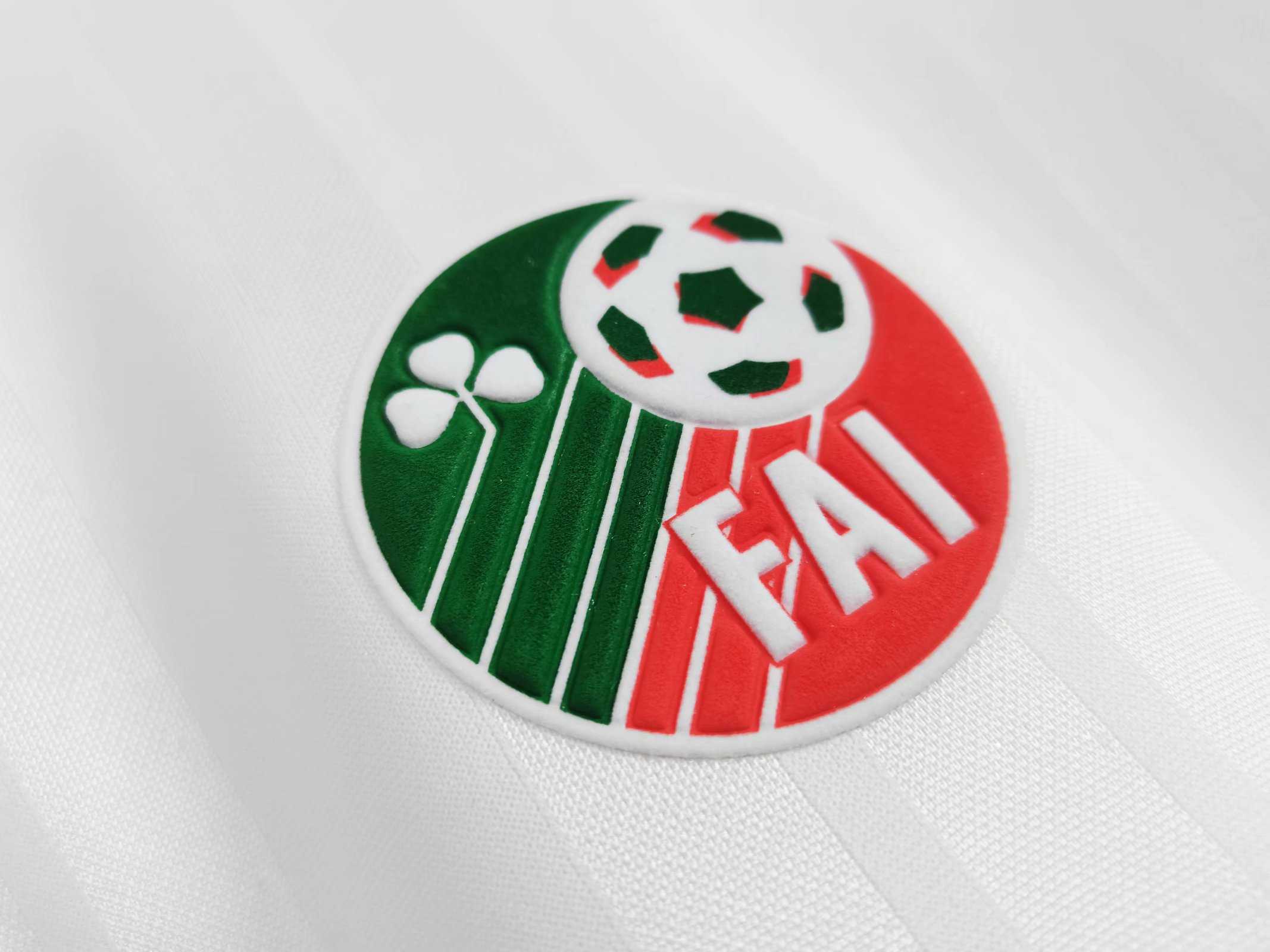 1992/94 Ireland Away Retro Jersey - view 7