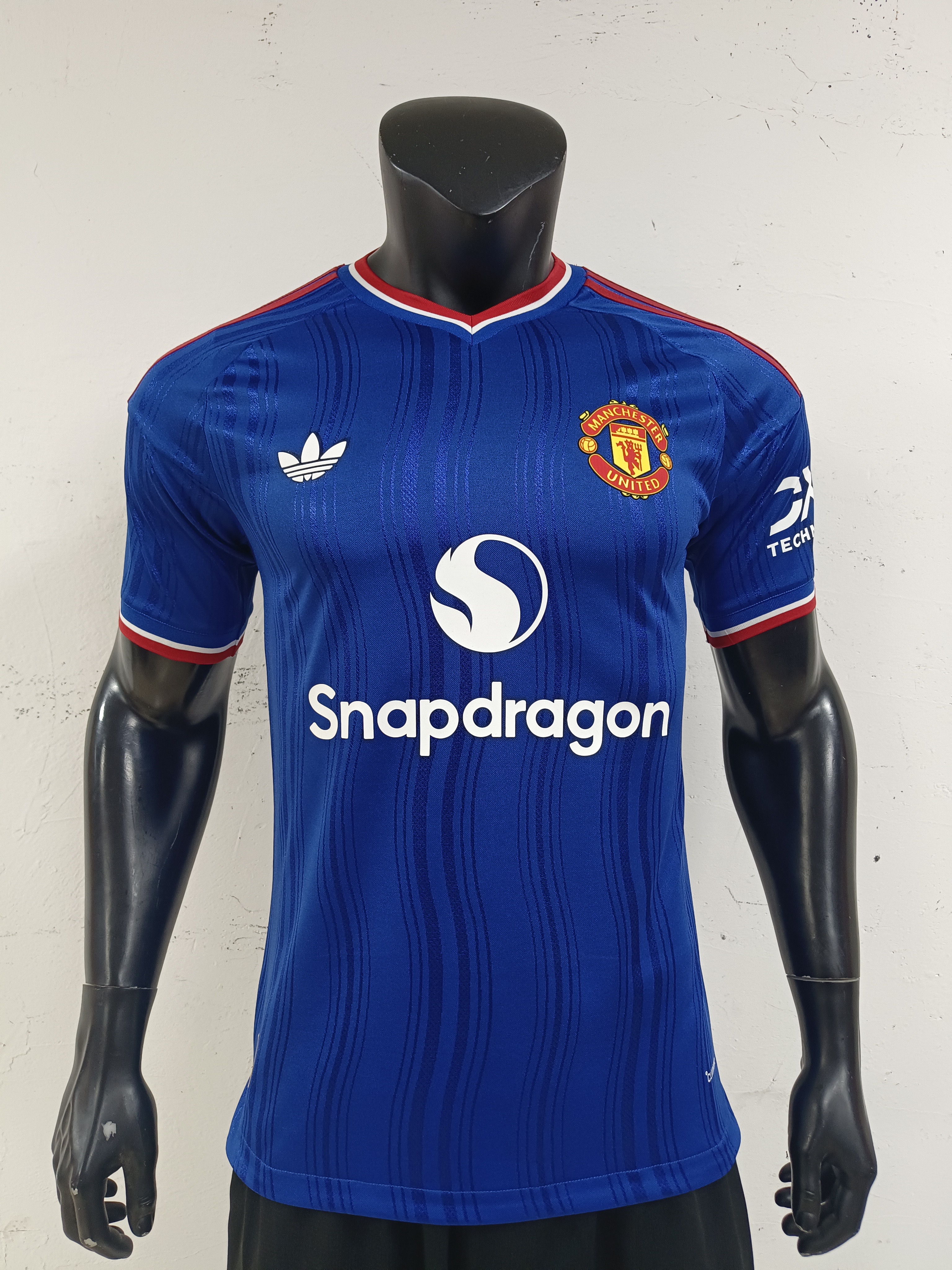 -27 Manchester United Away Jersey - view 3