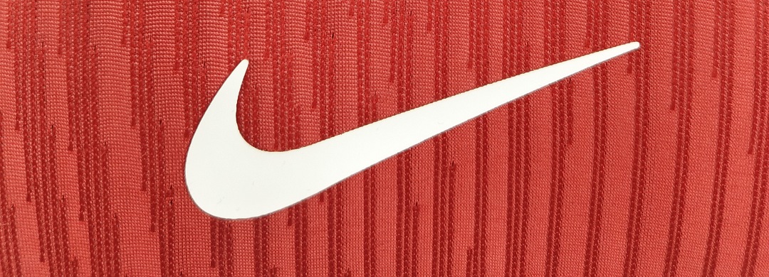 -27 Paris Saint-Germain Home Jersey - view 4