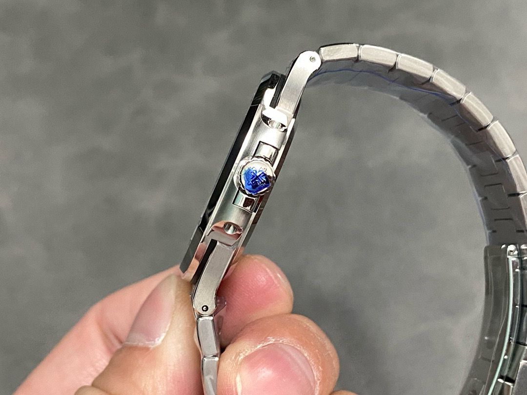 Patek Philippe Nautilus 5711 40mm - gallery