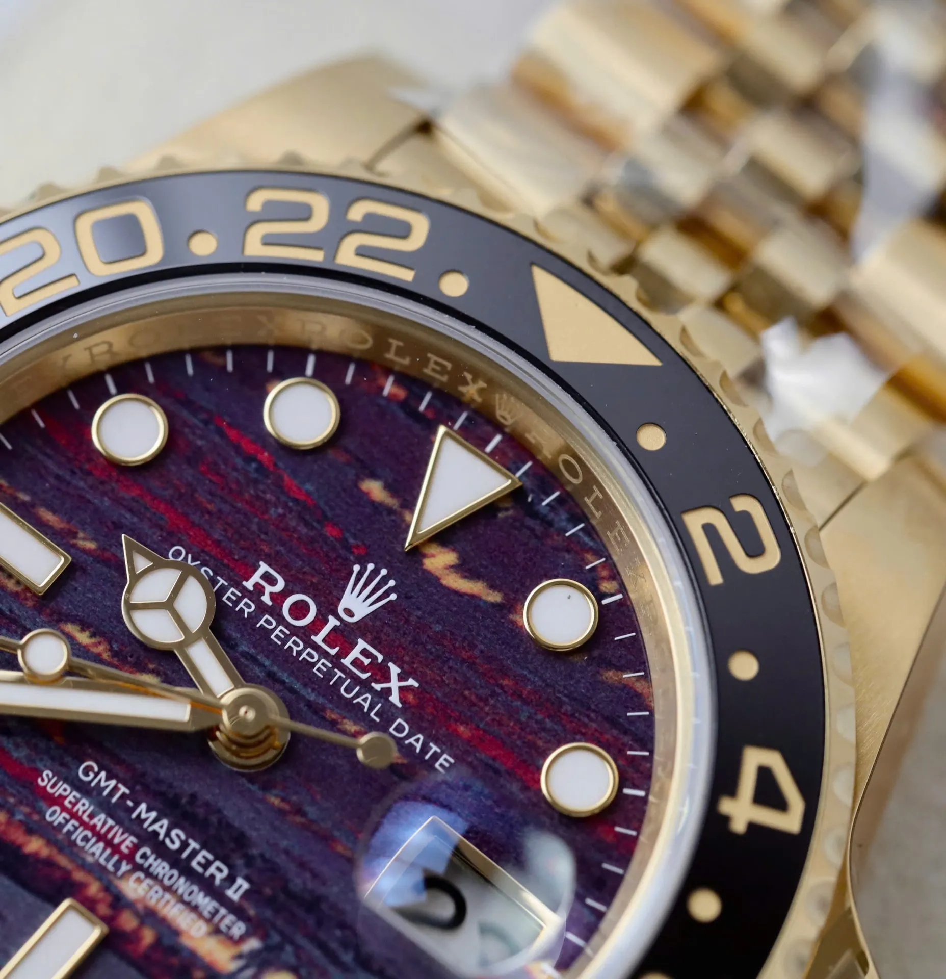 Superclone Rolex GMT-Master II 40 mm 126718GRNR Tiger Iron Dial - gallery