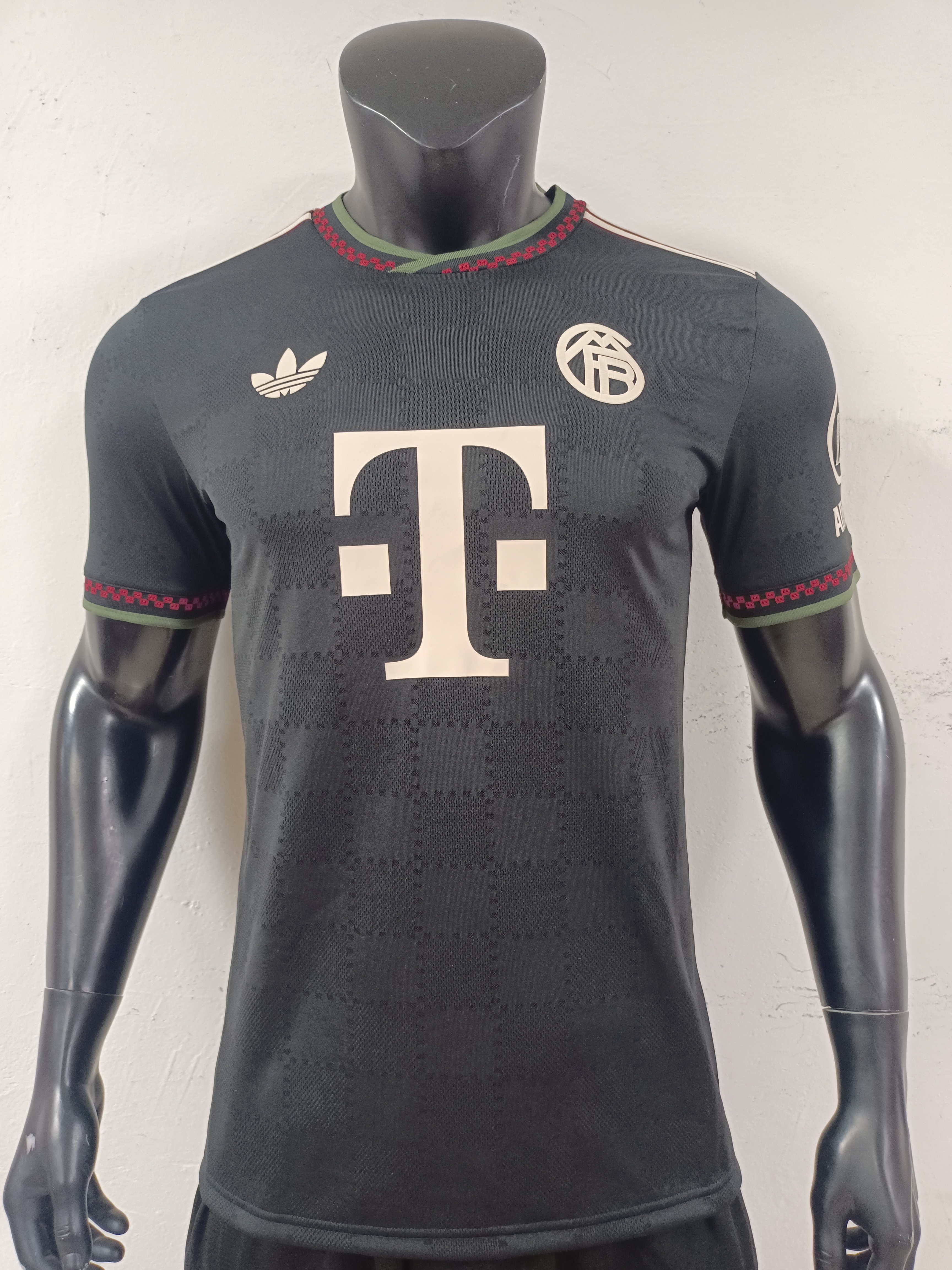 Bayern Munich Second Away Jersey - view 6