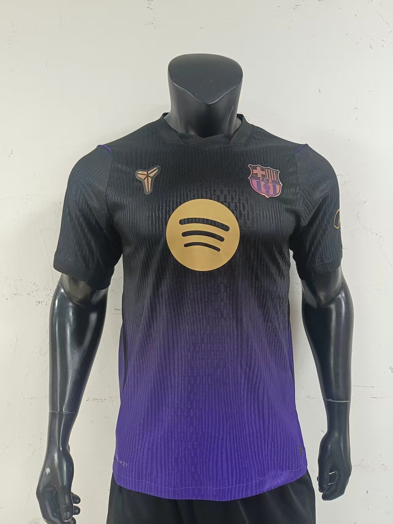 26-27BarcelonaAway - view 6