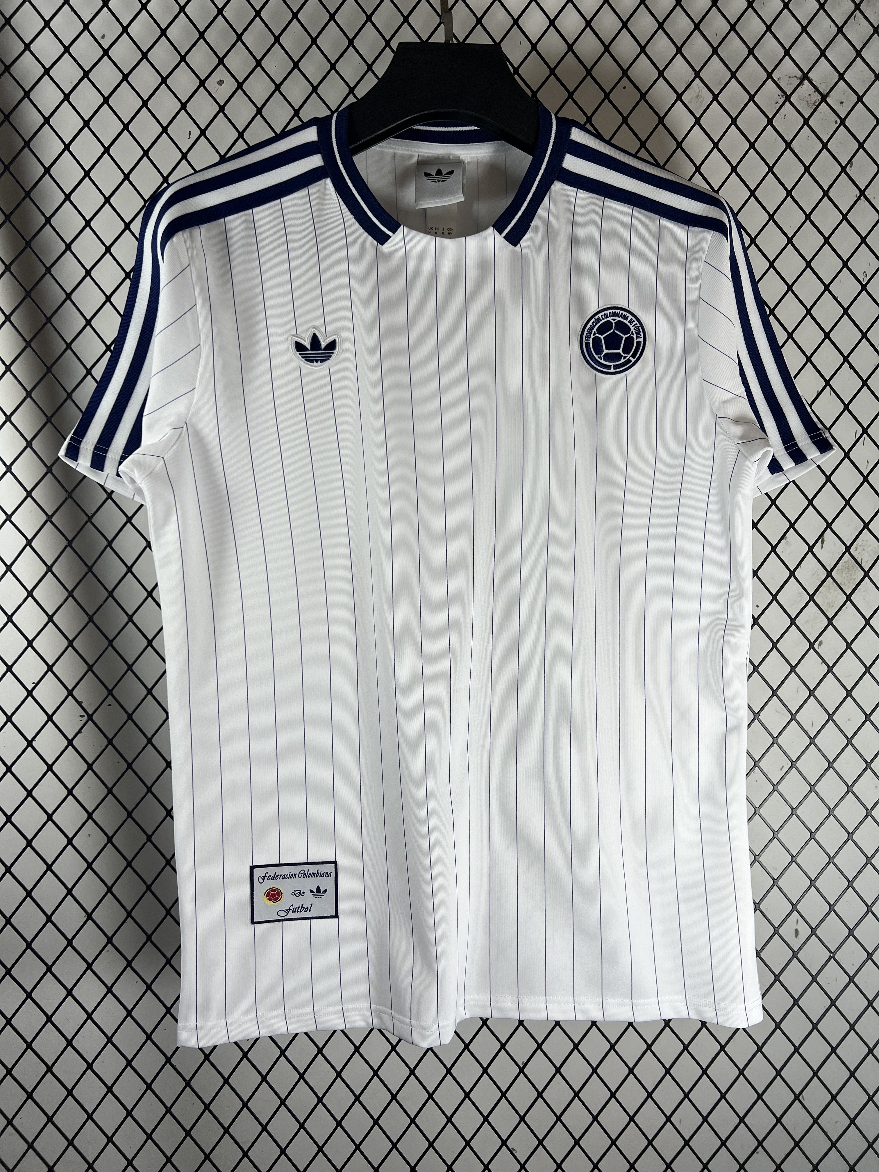 White Colombia Retro - view 3